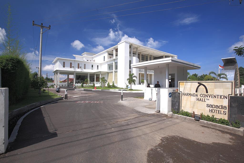 ホテル Narmada Convention Hall マタラム エクステリア 写真
