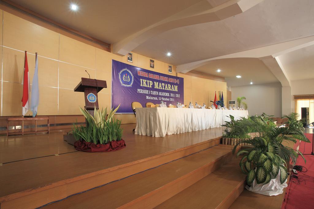 ホテル Narmada Convention Hall マタラム エクステリア 写真