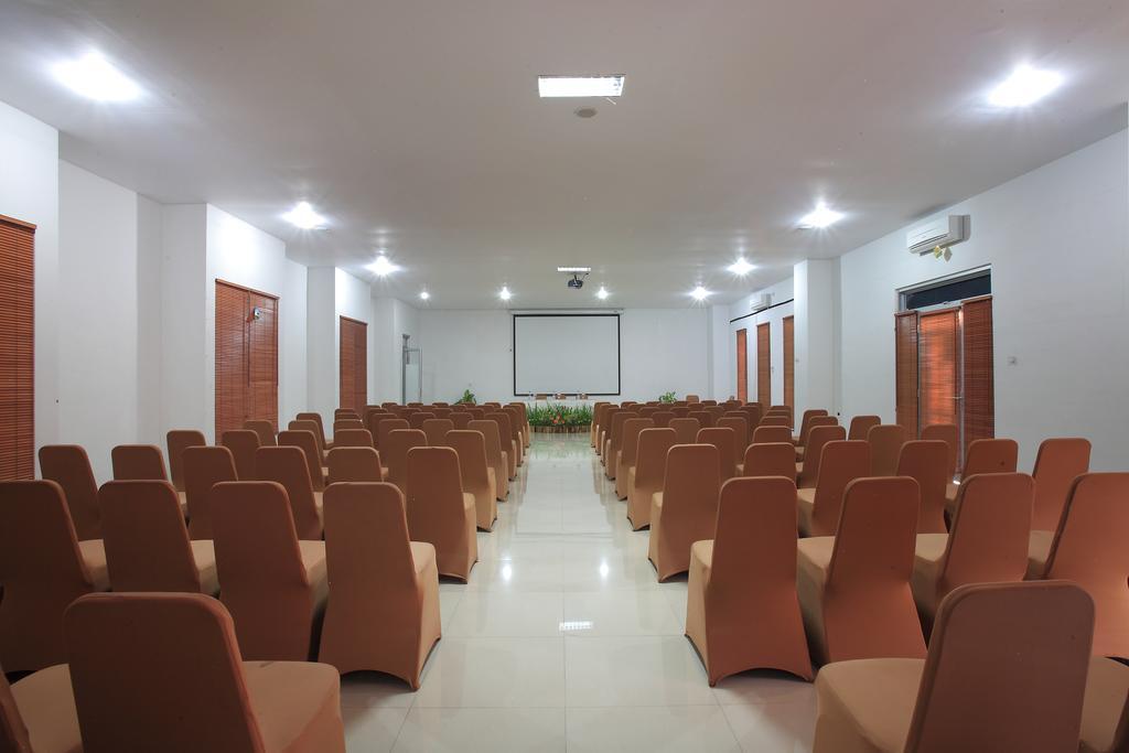 ホテル Narmada Convention Hall マタラム エクステリア 写真