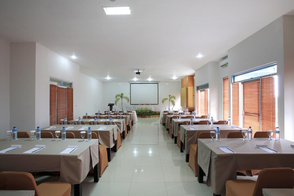 ホテル Narmada Convention Hall マタラム エクステリア 写真