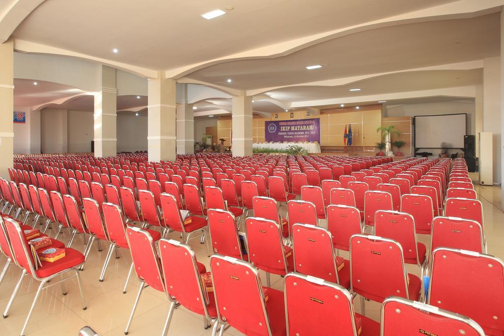 ホテル Narmada Convention Hall マタラム エクステリア 写真